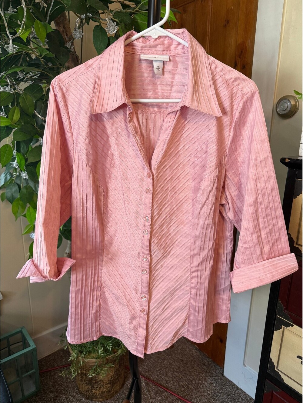 Dressbarn Women's XL Blush Pink Textured Button-Up Shirt